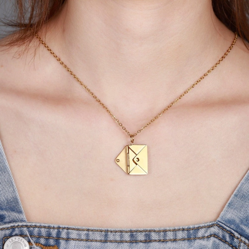 COLLIER ET PENDENTIF ENVELOPPE PERSONNALISÉE