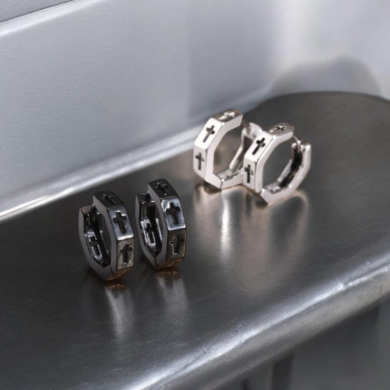 Boucles d’Oreilles Créoles – Anneau avec Croix Gravée en Acier