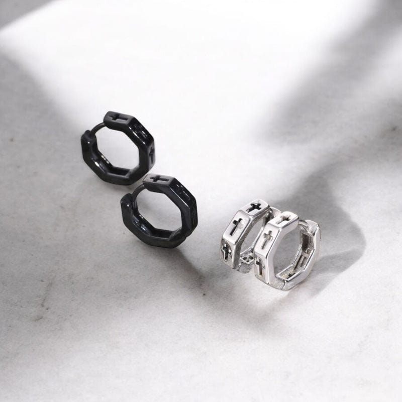 Boucles d’Oreilles Créoles – Anneau avec Croix Gravée en Acier
