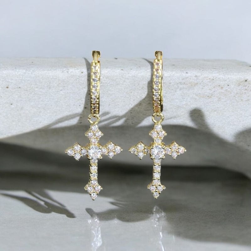 Boucles d’Oreilles Pendantes Croix Dorées – Look Urbain et Audacieux