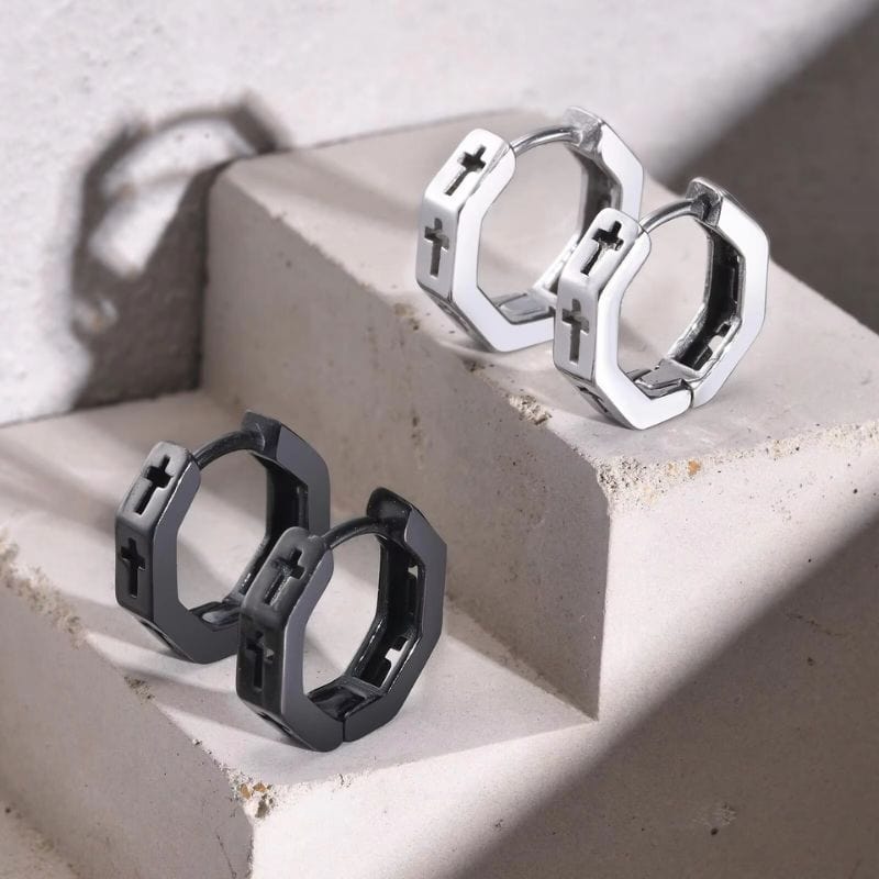 Boucles d’Oreilles Créoles – Anneau avec Croix Gravée en Acier