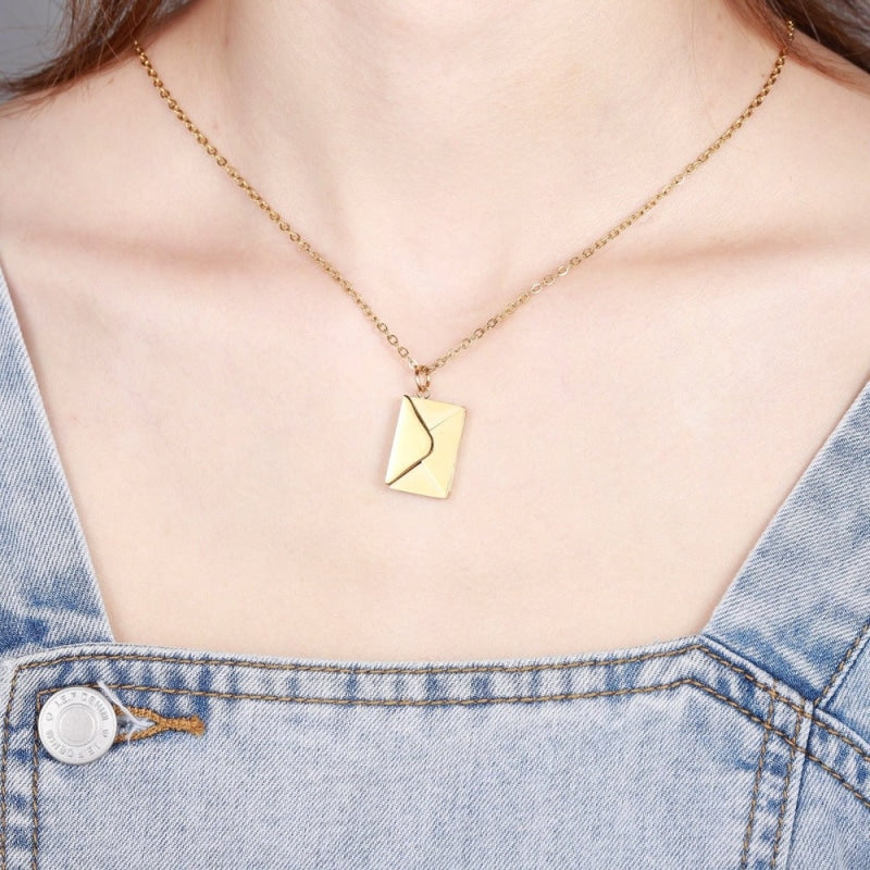COLLIER ET PENDENTIF ENVELOPPE PERSONNALISÉE