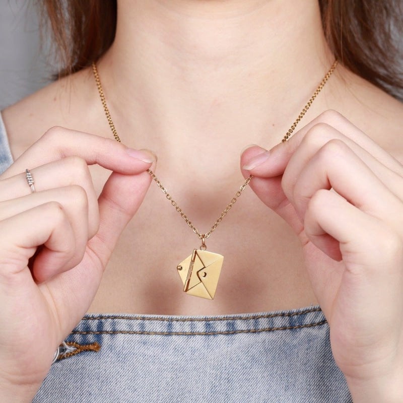 COLLIER ET PENDENTIF ENVELOPPE PERSONNALISÉE