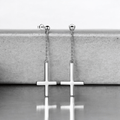 Boucles d’oreilles pendantes croix pour homme | Élégance moderne