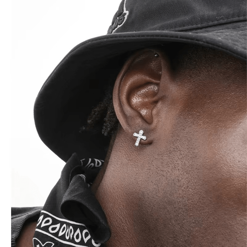 Boucles d’Oreilles Croix Diamant – Style Luxe et Brillance
