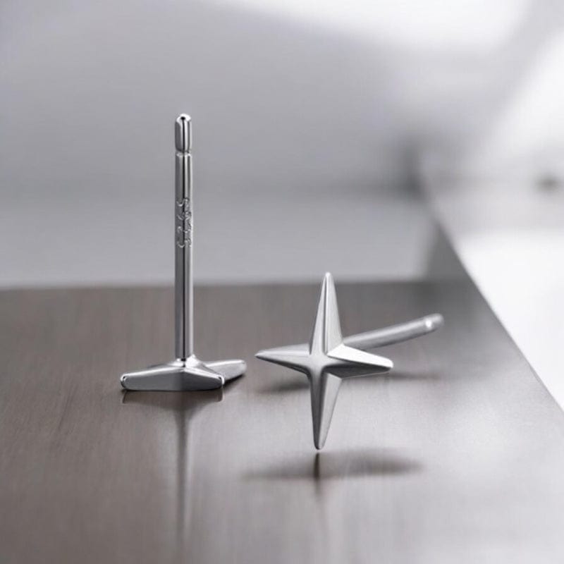 Boucles d’Oreilles Clous – Croix Stylisée en Acier Inoxydable Argenté