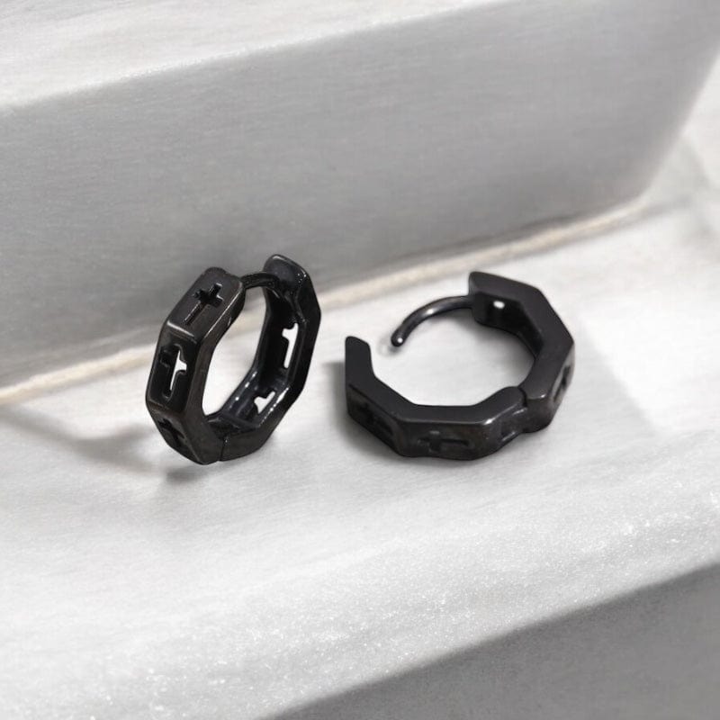 Boucles d’Oreilles Créoles – Anneau avec Croix Gravée en Acier