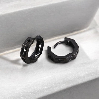 Boucles d’Oreilles Créoles – Anneau avec Croix Gravée en Acier