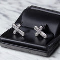 Boucles d’Oreilles Croix Diamant – Style Luxe et Brillance