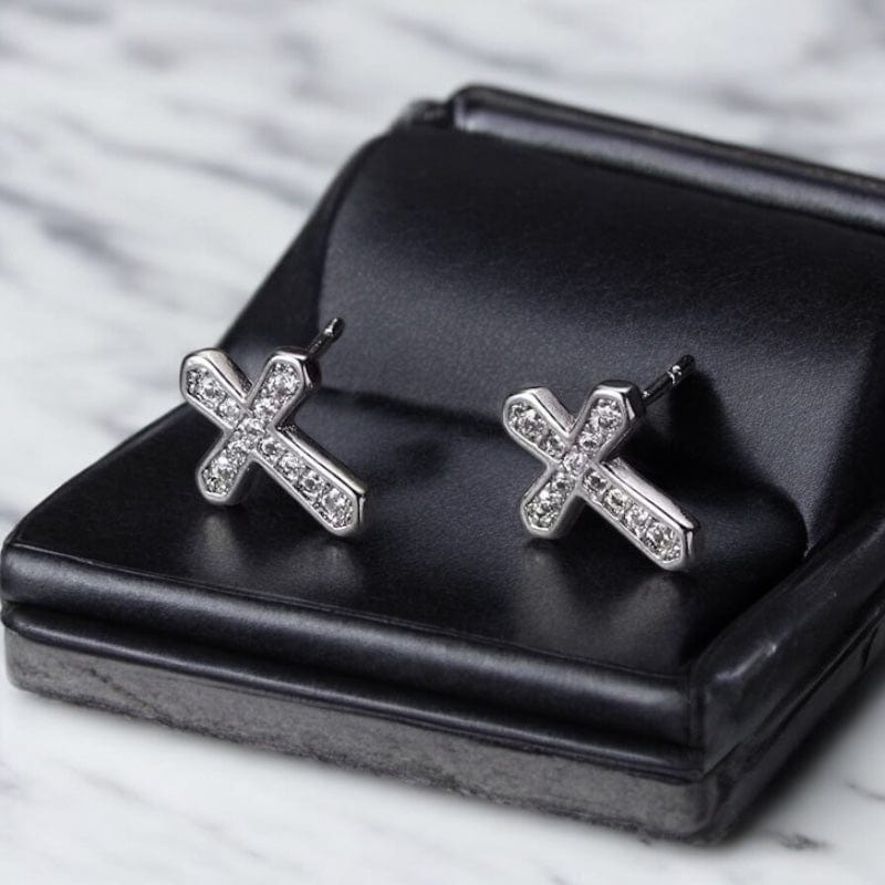 Boucles d’Oreilles Croix Diamant – Style Luxe et Brillance