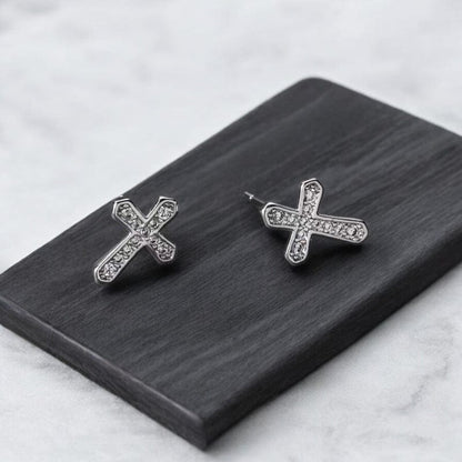 Boucles d’Oreilles Croix Diamant – Style Luxe et Brillance