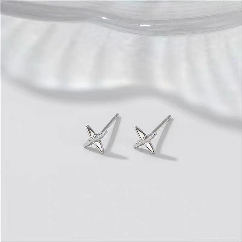 Boucles d’Oreilles Clous – Croix Stylisée en Acier Inoxydable Argenté