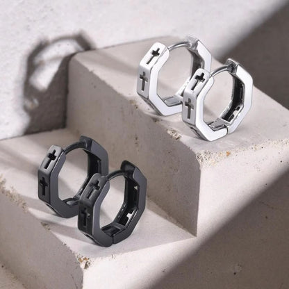 Boucles d’Oreilles Créoles – Anneau avec Croix Gravée en Acier