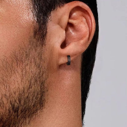 Boucles d’Oreilles Créoles – Anneau avec Croix Gravée en Acier