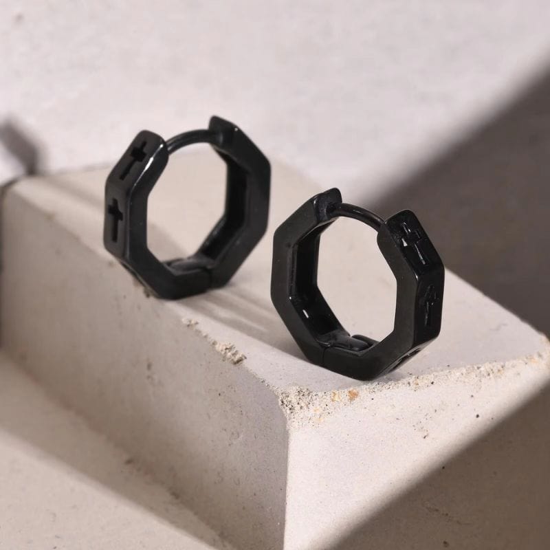 Boucles d’Oreilles Créoles – Anneau avec Croix Gravée en Acier