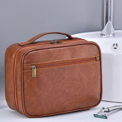 Trousse de toilette homme suspendue en cuir – Organisation et praticité