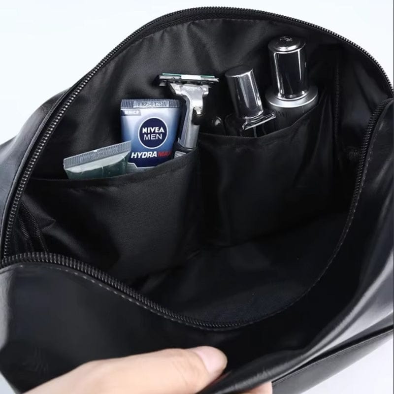 Trousse de toilette homme suspendue en cuir – Organisation et praticité