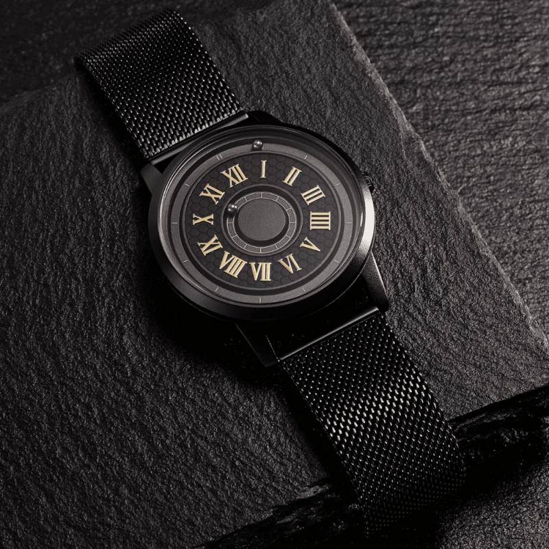 Montre Noire à Bille Magnétique